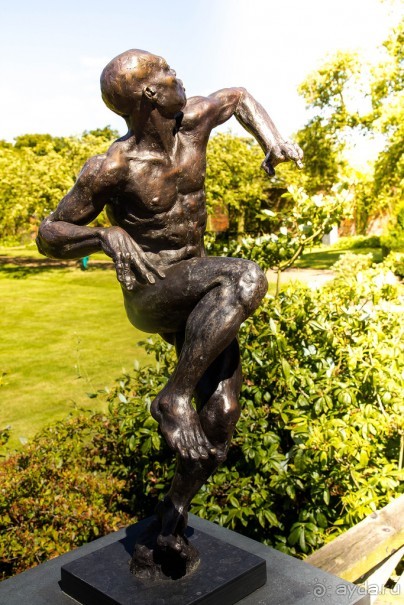 DODDINGTON HALL GARDENS, LINCOLNSHIRE