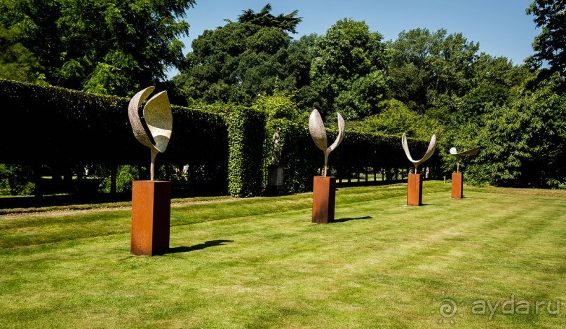 DODDINGTON HALL GARDENS, LINCOLNSHIRE