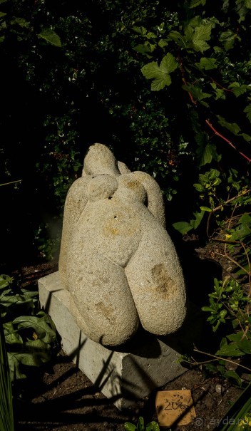 DODDINGTON HALL GARDENS, LINCOLNSHIRE