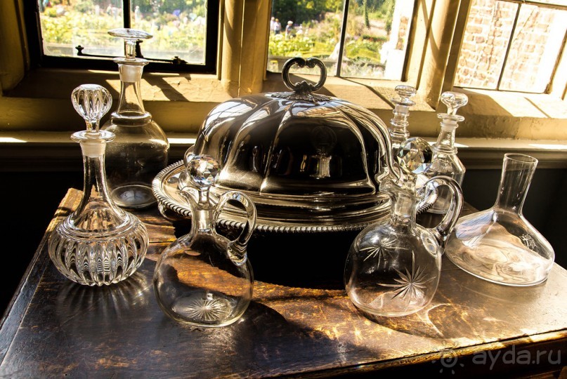 DODDINGTON HALL GARDENS, LINCOLNSHIRE