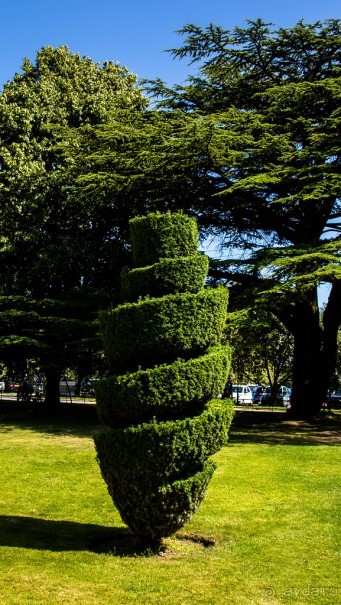 DODDINGTON HALL GARDENS, LINCOLNSHIRE