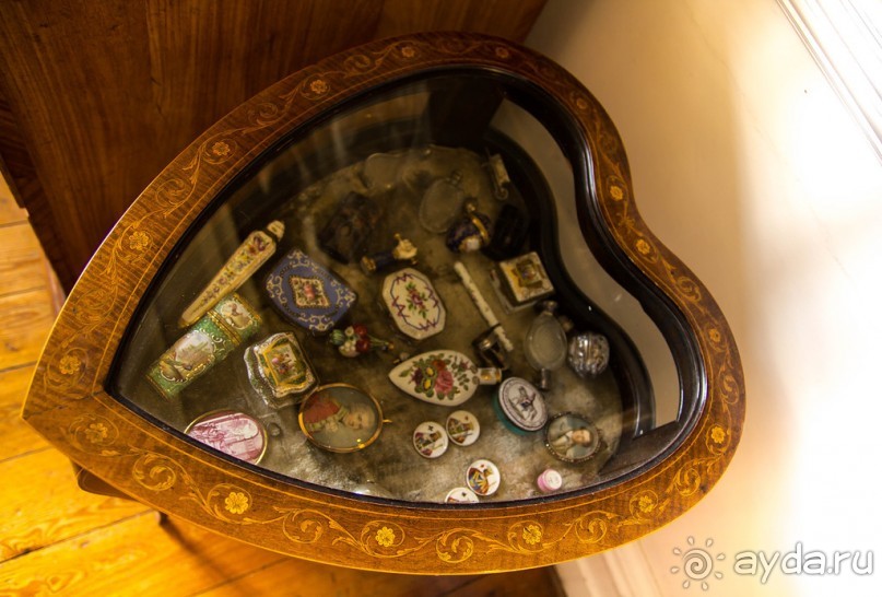 DODDINGTON HALL GARDENS, LINCOLNSHIRE