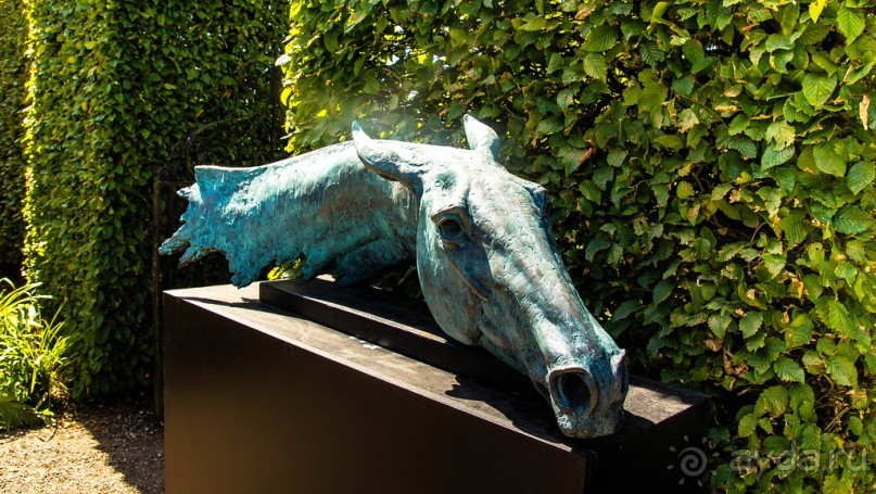 DODDINGTON HALL GARDENS, LINCOLNSHIRE