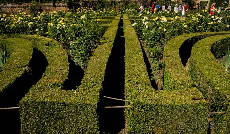 DODDINGTON HALL GARDENS, LINCOLNSHIRE