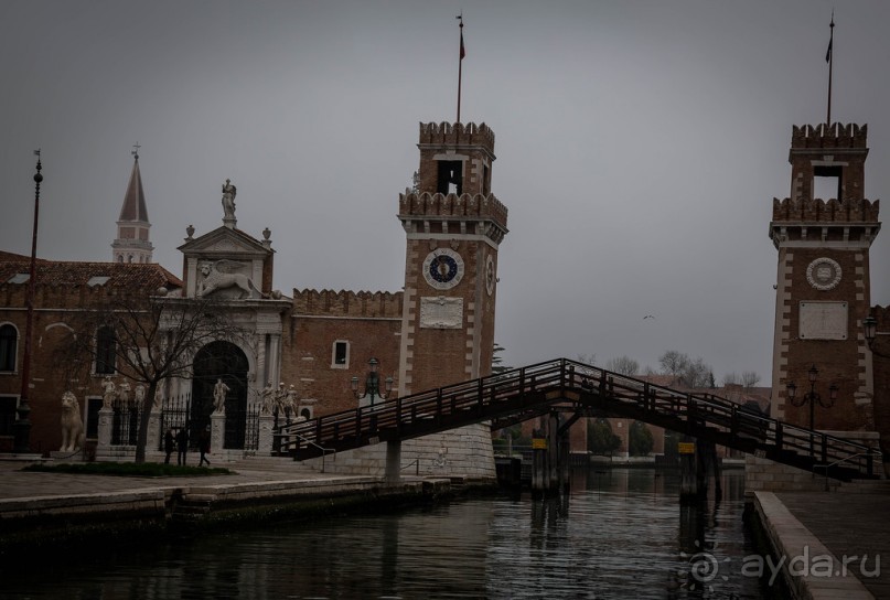 ВЕНЕЦИЯ В МАРТЕ И СТИХОТВОРЕНИЕ И БРОДСКОГО