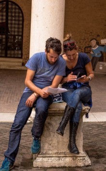 ЛЮДИ НА УЛИЦАХ ФЕРРАРЫ