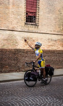 ЛЮДИ НА УЛИЦАХ ФЕРРАРЫ