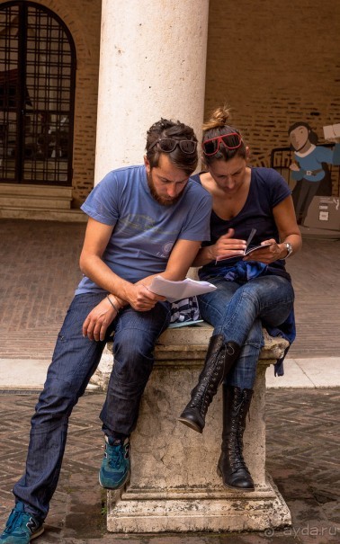 ЛЮДИ НА УЛИЦАХ ФЕРРАРЫ