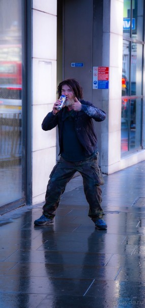 ЛЮДИ НА УЛИЦАХ ЛОНДОНА В КОНЦЕ МАРТА (продолжение)