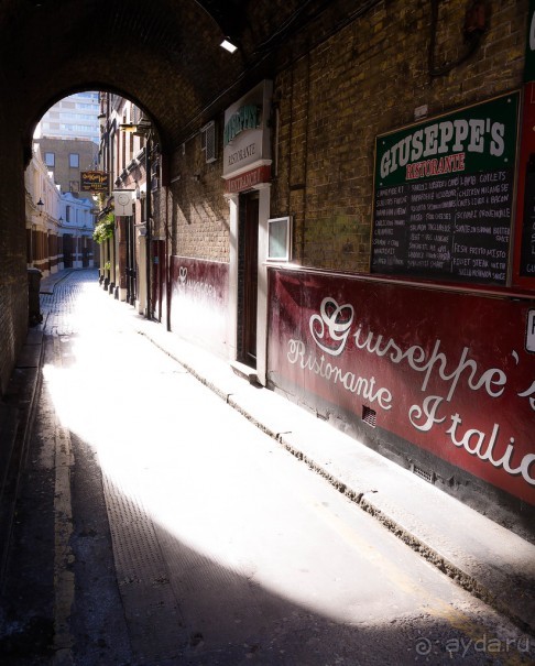 ЛЮДИ НА УЛИЦАХ ЛОНДОНА В КОНЦЕ МАРТА (продолжение)