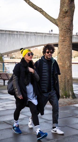 ЛЮДИ НА УЛИЦАХ ЛОНДОНА В КОНЦЕ МАРТА (продолжение)