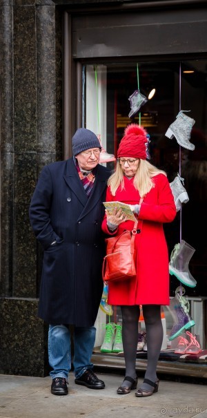 ЛЮДИ НА УЛИЦАХ ЛОНДОНА В КОНЦЕ МАРТА (продолжение)