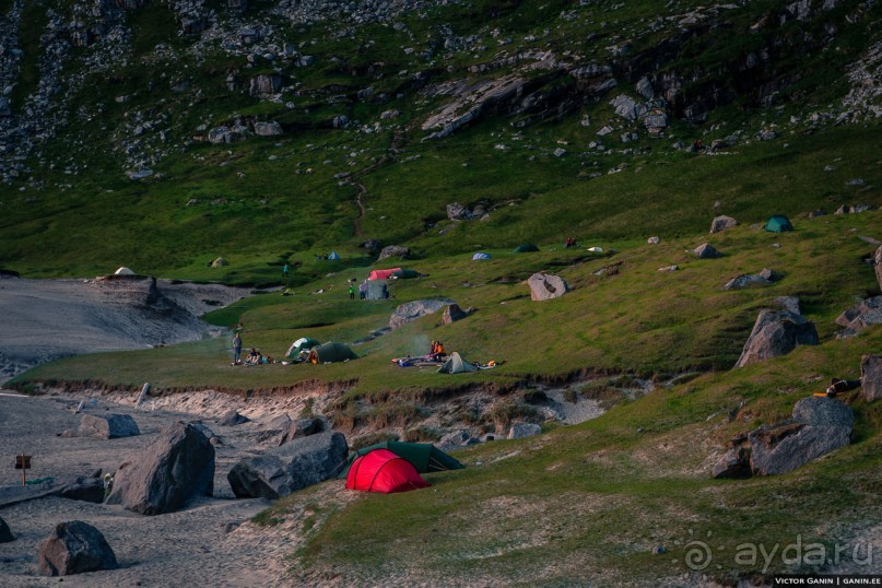 Автостопом через всю Норвегию: пляж Квалвика. Секретный пляж среди скал