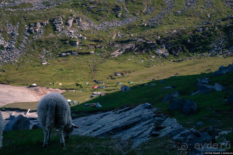 Автостопом через всю Норвегию: пляж Квалвика. Секретный пляж среди скал