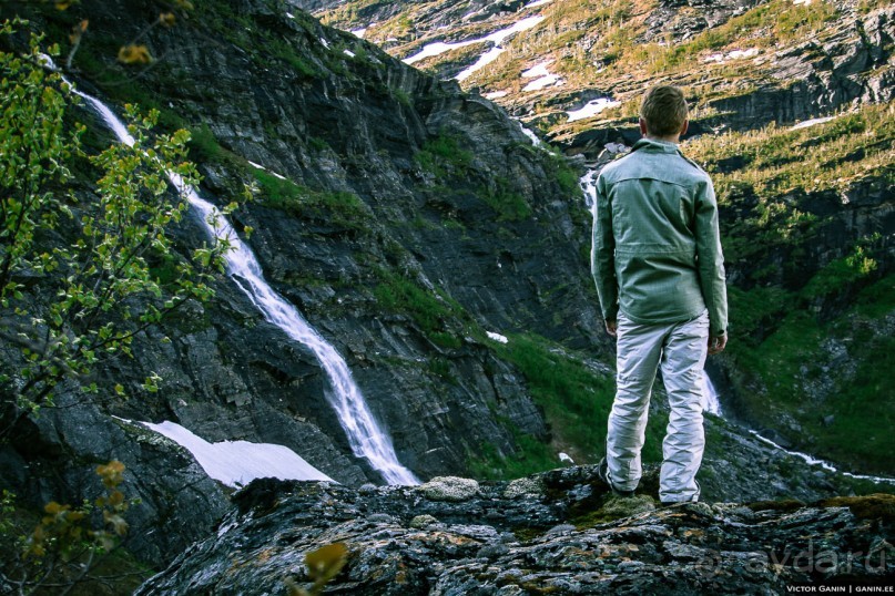 Автостопом через всю Норвегию: Путь на запад и как я заработал первые деньги в путешествии