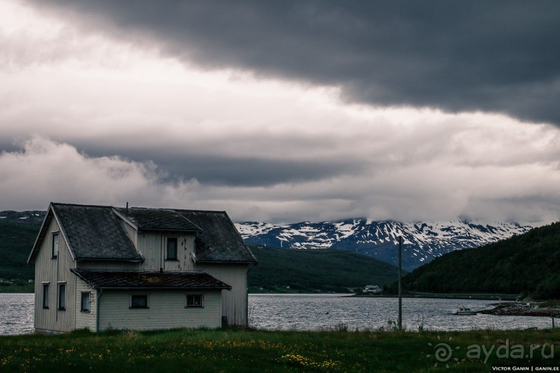Автостопом через всю Норвегию: Путь на запад и как я заработал первые деньги в путешествии