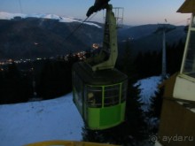 Такая телекабина доставляет людей из Синаи на высоту 2000м в горы