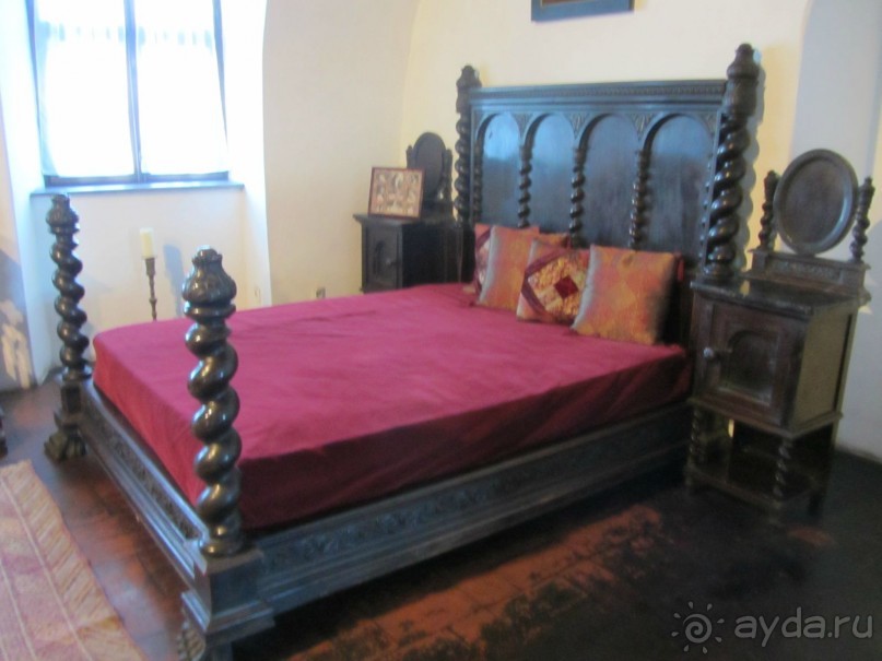 Кровать в замке Бран