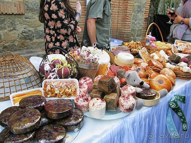 ХАЧАПУРИ ЧАЧА СУЛУГУНИ))) Вы о чем подумали?)))