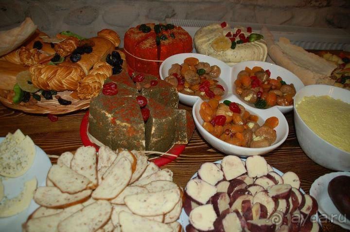 ХАЧАПУРИ ЧАЧА СУЛУГУНИ))) Вы о чем подумали?)))