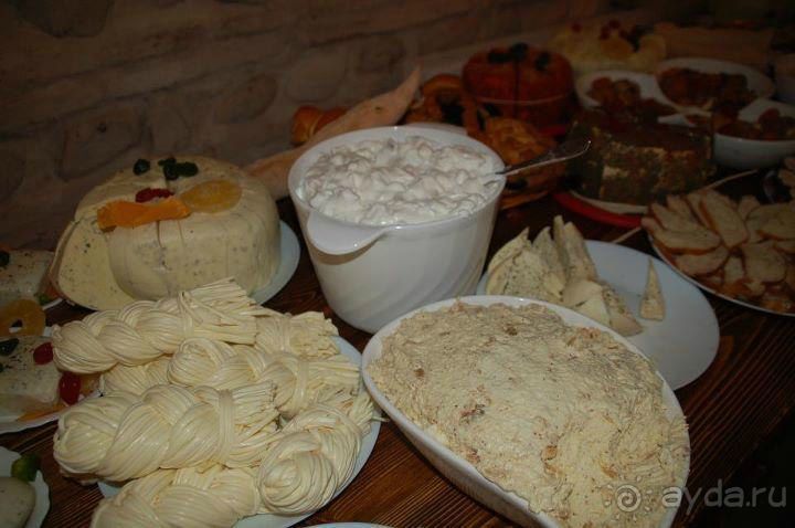 ХАЧАПУРИ ЧАЧА СУЛУГУНИ))) Вы о чем подумали?)))