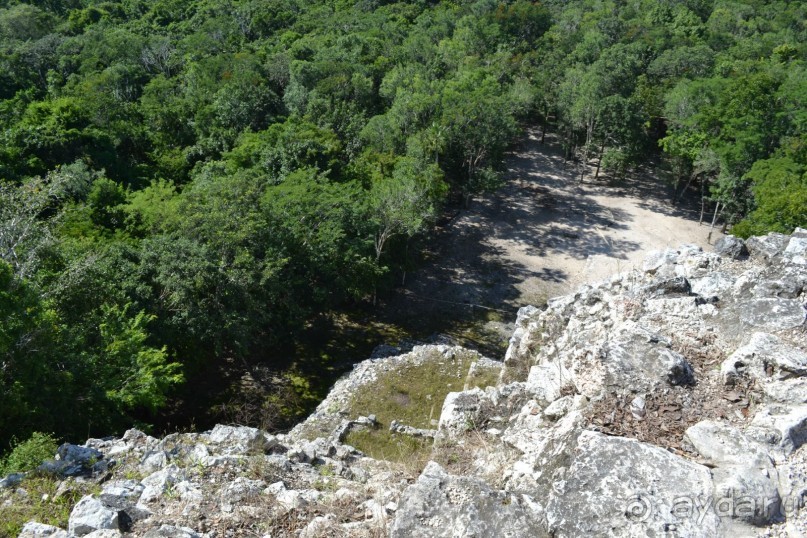 ВИД СВЕРХУ С ПИРАМИДЫ В КОБЕ 