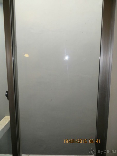 Бетонный саркофаг! Кто страдает клаустрофобией-опасно для жизни!