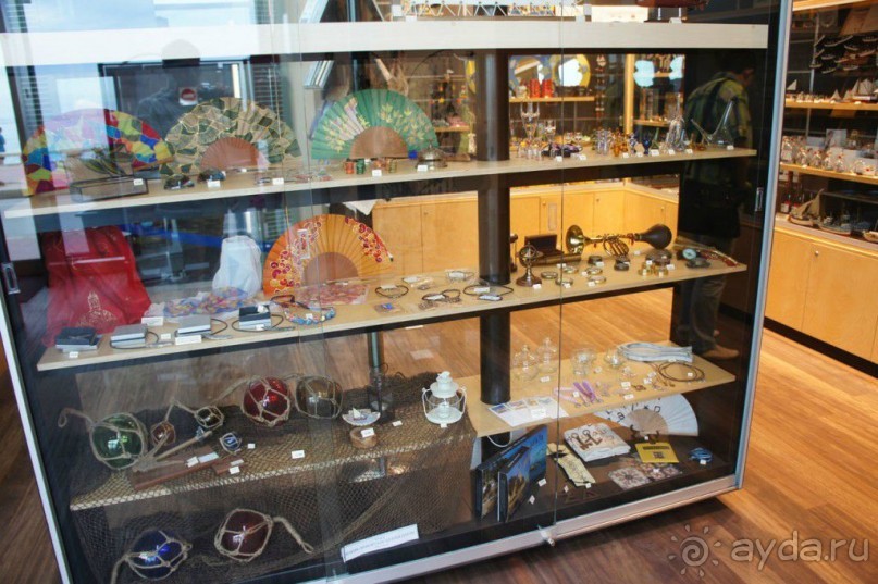 Морская волна накрыла не только берега))