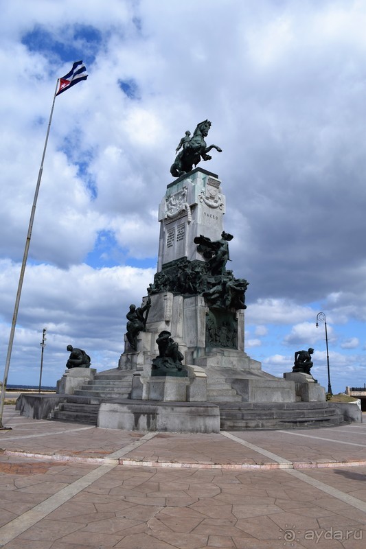 Альбом истории "Куба далеко, Куба рядом (из советской песенки)"