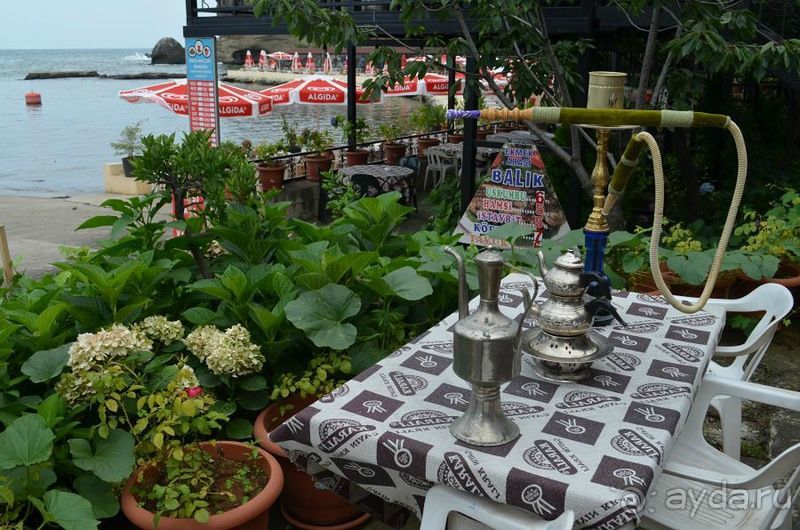 Обед по-турецки на берегу Чёрного моря в Трабзоне. 