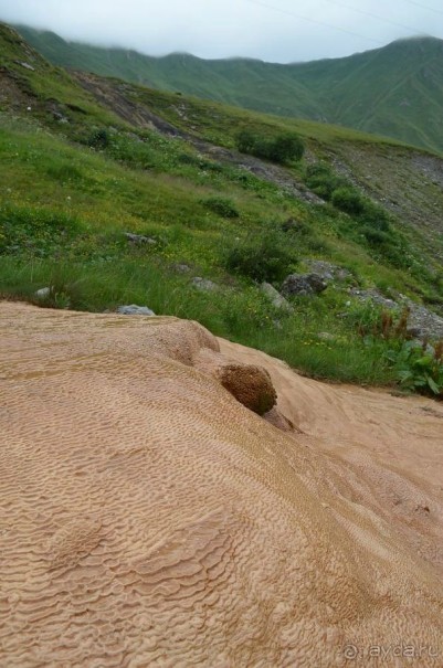 Нарзанный источник на Военно-Грузинской дороге.