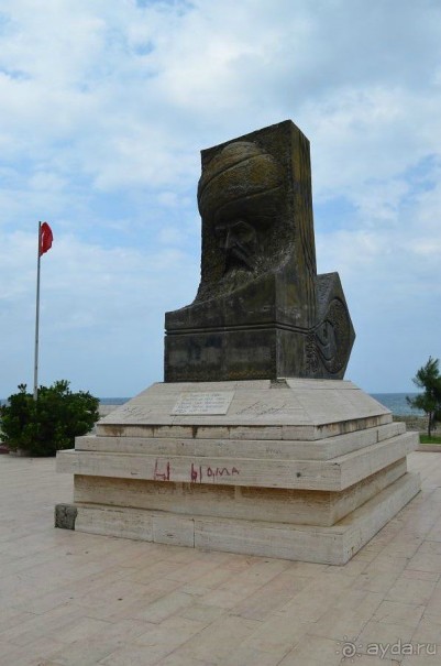 Сулейман Великолепный - муж Роксоланы.