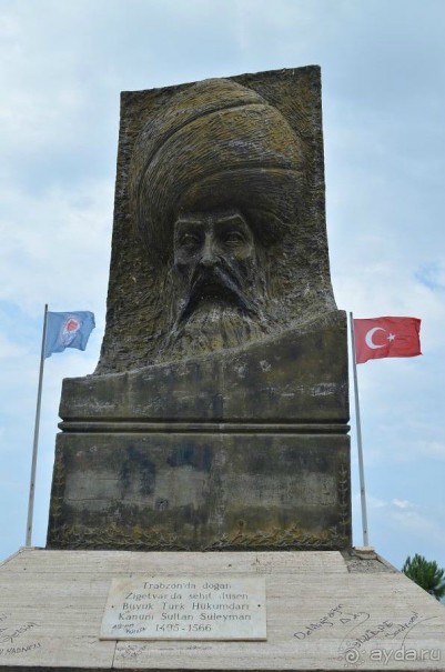 Сулейман Великолепный - муж Роксоланы.