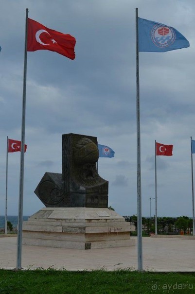 Сулейман Великолепный - муж Роксоланы.