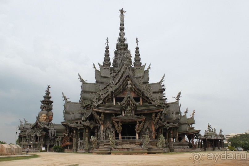 Храм Священной истины в Патае Храм Священной истины в Патае