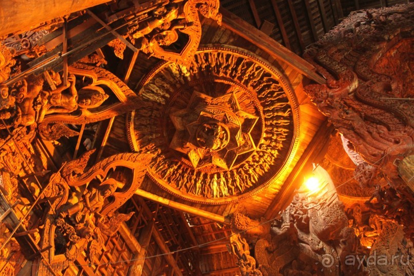 Храм Священной истины в Патае Храм Священной истины в Патае