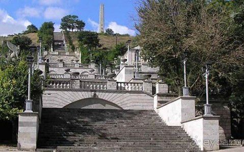 Символ Керчи - холм Митридат