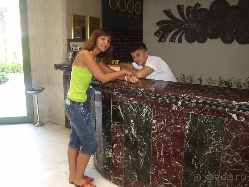 Возле ресепшина