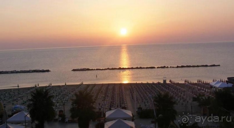 утром, перед пробежкой по пляжу