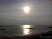 перед бодрящей утренней пробежкой по пустынному пляжу