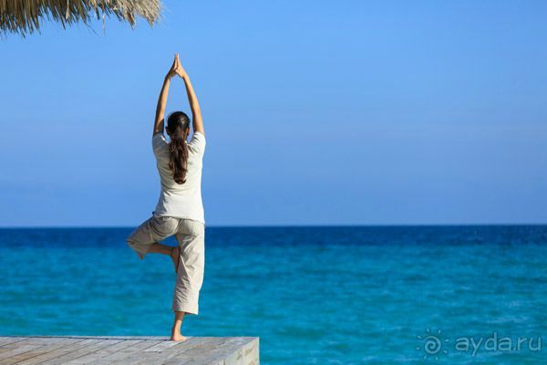 Уникальные Йога сессии в Kurumba Maldives

Kurumba подготовила сюрприз для своих гостей. На неделю с 16 по 23 мая в резорте будет проходить йога сессия. Проводить это событие будет специально приглашенный гость Вижет, терапевт и практикующий учитель с 12 летним стажем. Вижет имеет степень как доктор йогических наук, полученную в одном из престижных университетов Индии. Также он является адептом Чандраяна Вратта программы. Это йогическая техника детоксикации, контроль веса для разных групп учеников. Также Вижет  опытный учитель для беременных на разных сроках. В сессии будут принимать участие группы из 20 гостей. Программа предусматривает занятия, медитации, а также уроки по формированию здоровых привычек с точки зрения йогической философии. Вижет научит техникам очистки ума от саморазрушающих мыслей, также проведет приватные уроки по желанию. Также всю неделю гостям будут предлагаться бесплатные йога уроки, а также другие бесплатные развлечения по программе «Все цвета Мальдив». Это винная дегустация в океане, кулинарные классы и снорклинг экскурсии с гидом.
