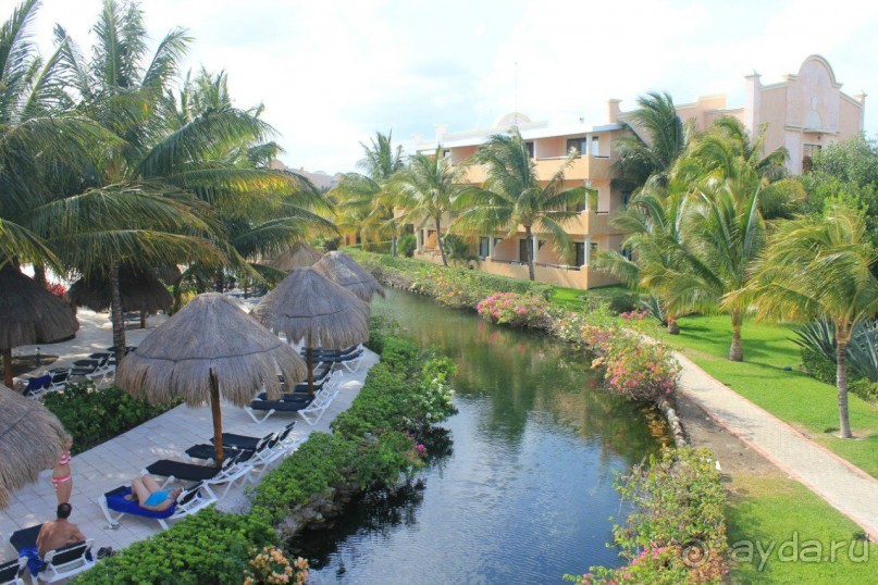 очень огромная территория отеля, люди рассредоточены и нет эффекта, как в Турции по постоянству лиц