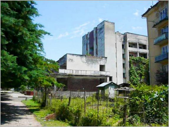 Правда с фотофактами о мнимом *рае на земле* . Гудаута, Гагра, Сухум, Цандрипш, Очамчира, Агудзера.