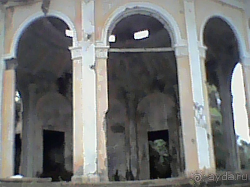 Альбом отзыва "Сухум гора 17г или унылые останки былой роскоши прежде цветущей столицы Абхазии."