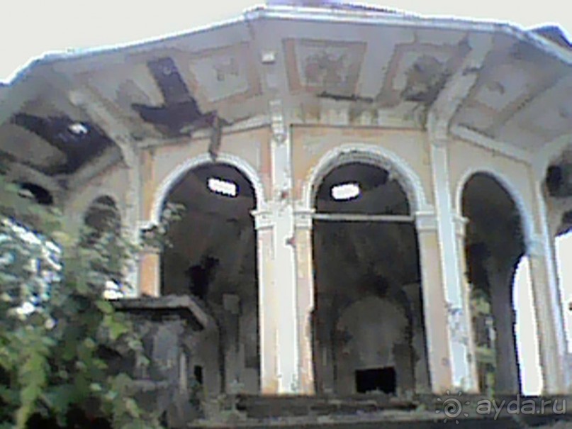 Сухум гора 17г или унылые останки былой роскоши прежде цветущей столицы Абхазии.