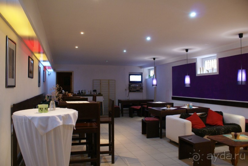 большая зеленая территория, уютный комфортабельный пансионат с питанием.