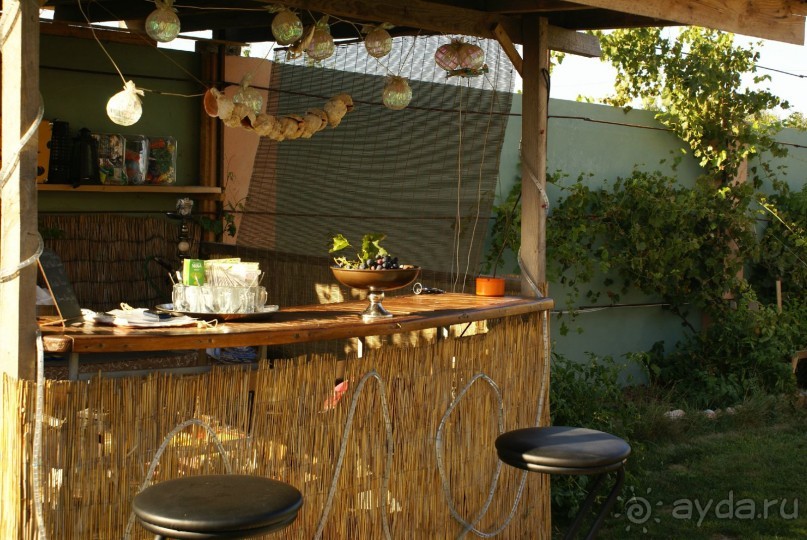 большая зеленая территория, уютный комфортабельный пансионат с питанием.