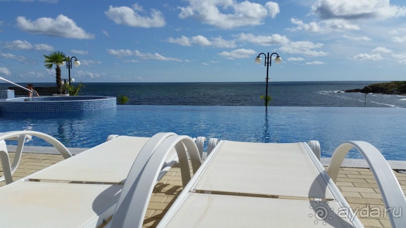 Отличный отель на самом берегу моря