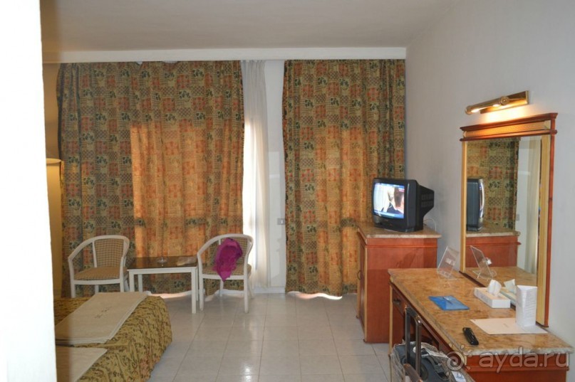 Ужасный отель, хамское отношение персонала к туристам и вымогательство денег