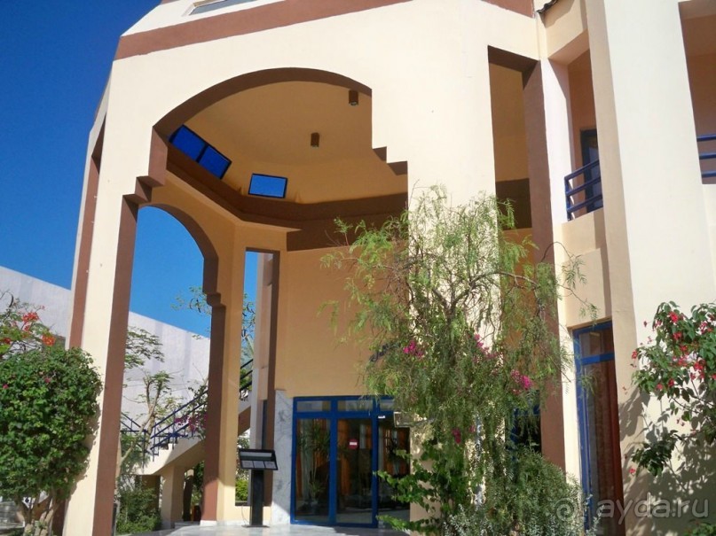 Ужасный отель, хамское отношение персонала к туристам и вымогательство денег